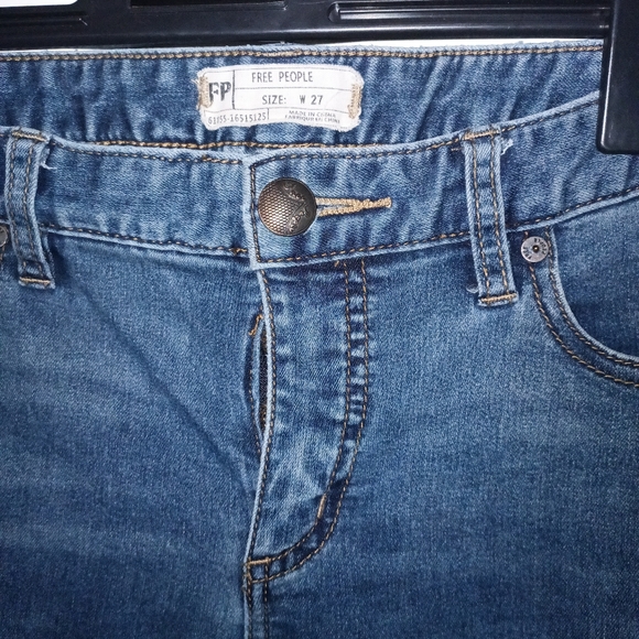 Free People Womens Skinny Jeans Dark Wash Distressed Stretch Size 27 - Picture 5 of 8